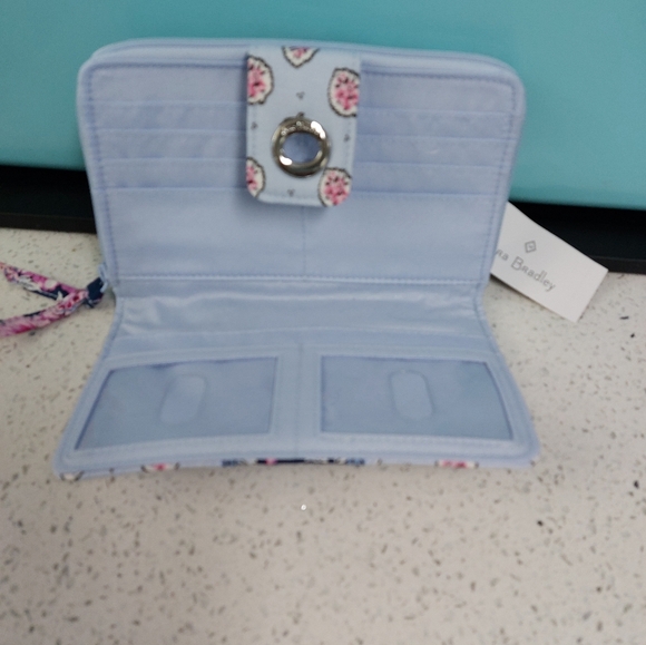 Vera Bradley Turnlock Wallet Magnifique Leaf NWT - Picture 3 of 4